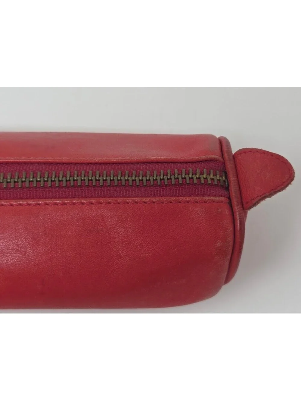 N/A levenger red
